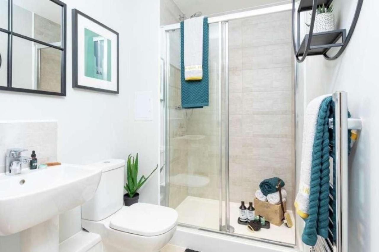 Newly Built Luxury 2 Bed Apartment!!! Londres Extérieur photo